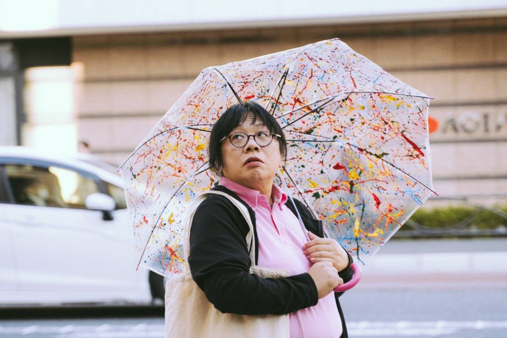 ５．阿部真美子　フリークスの雨傘　パールハーバープロダクション